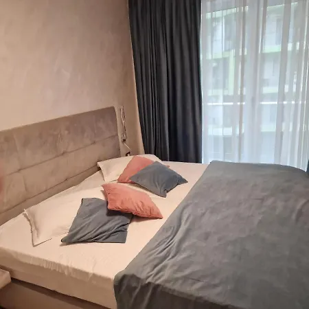 Livia Apartment *